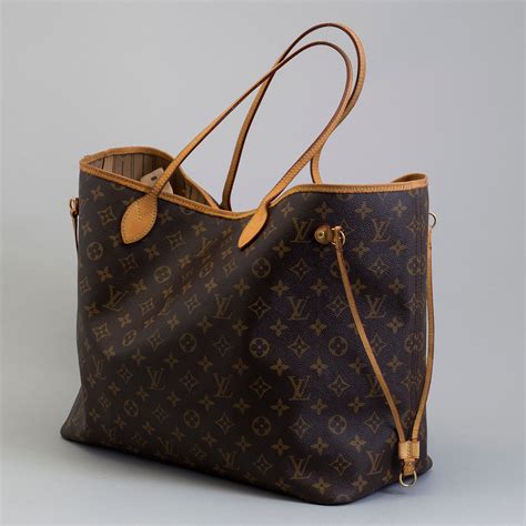 Louis Vuitton Neverfull purse